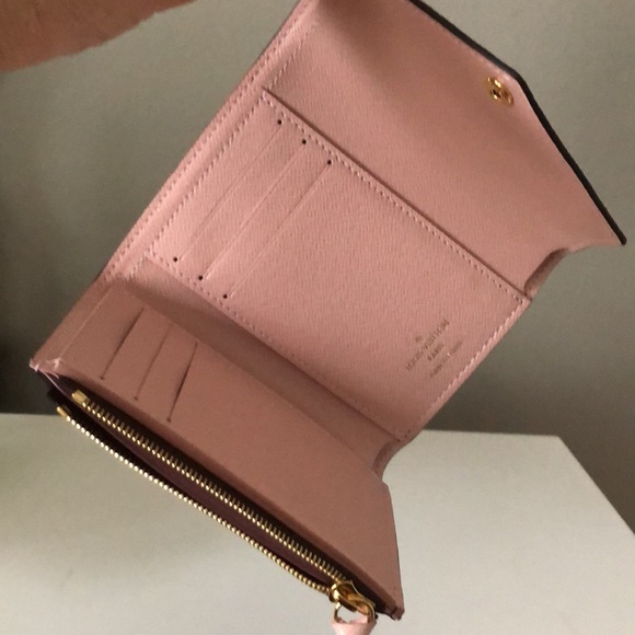 NEW Louis Vuitton Victorine Wallet in Rose Ballerine Pink - Picture 8 of 11